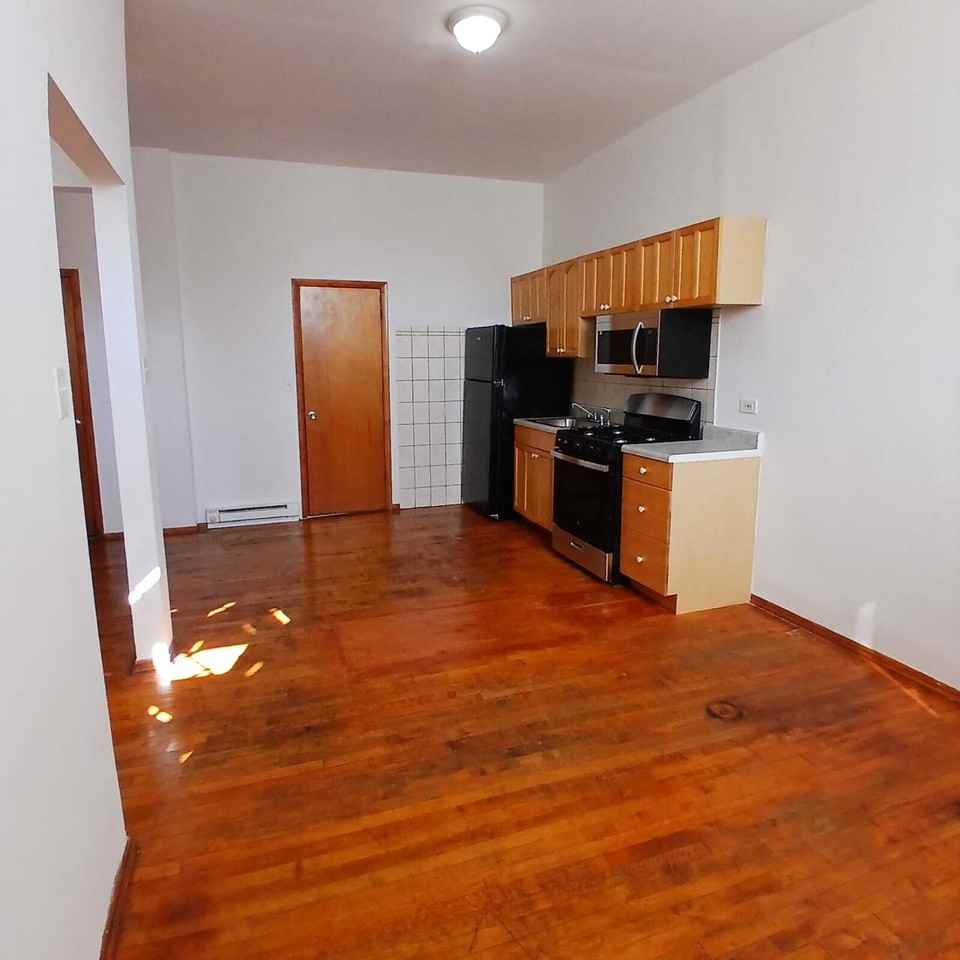 Cicero / Barry Building - Photo 2 of 14