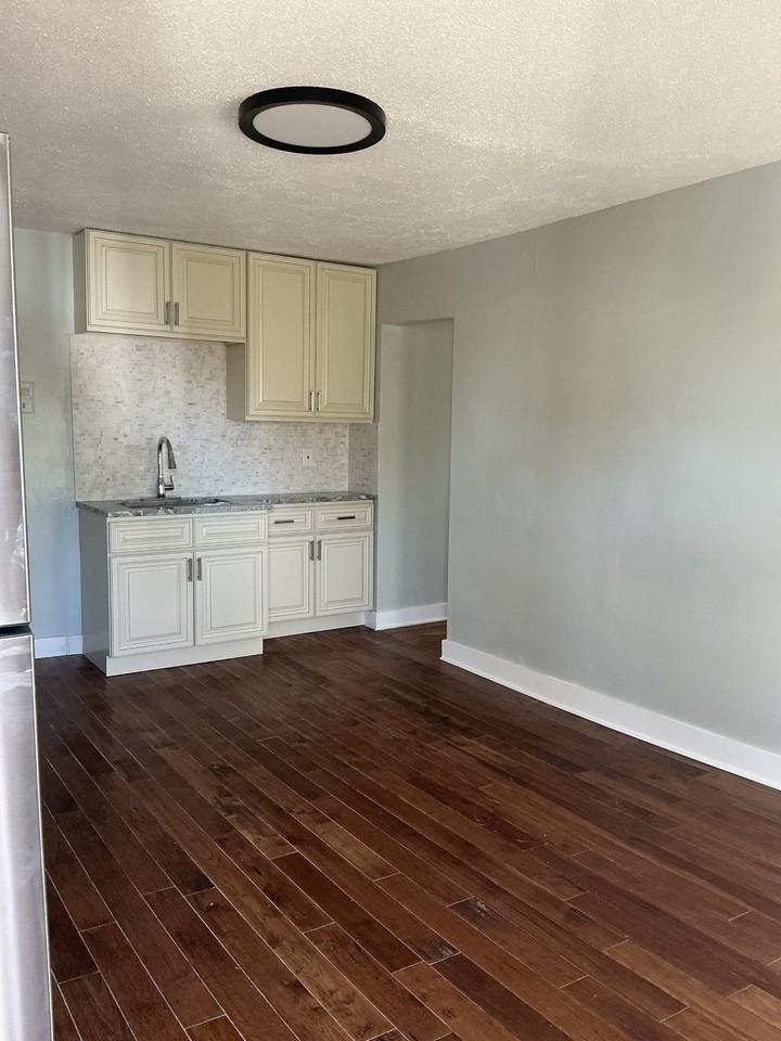 2304 Barnum Avenue - Photo 5 of 6