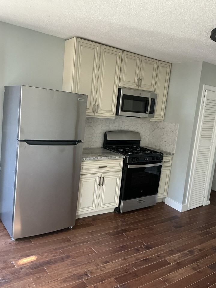 2304 Barnum Avenue - Photo 6 of 6