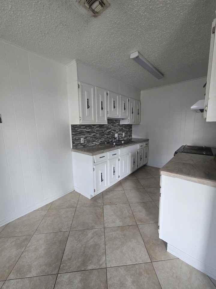 1400 St. Marys - Photo 6 of 21