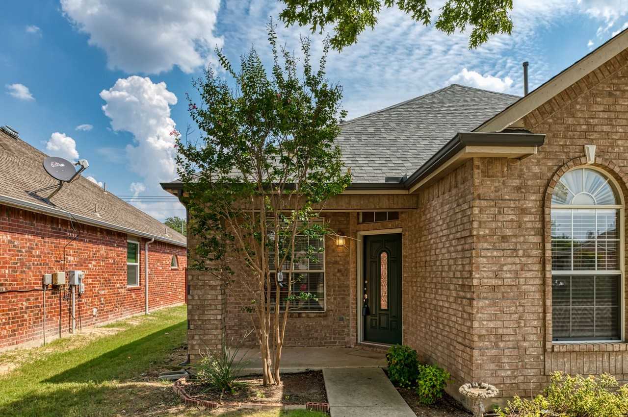9612 Bull Creek Dr - Photo 2 of 29