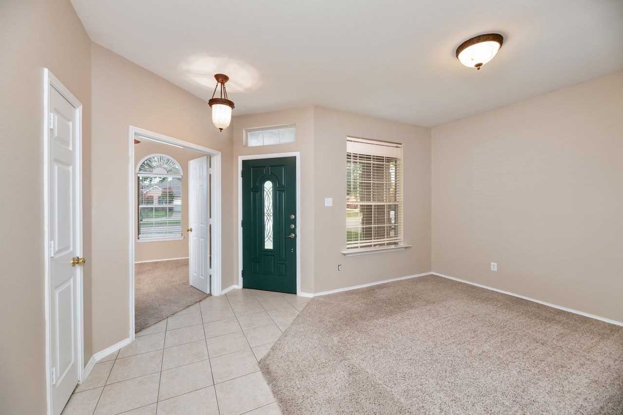 9612 Bull Creek Dr - Photo 3 of 29