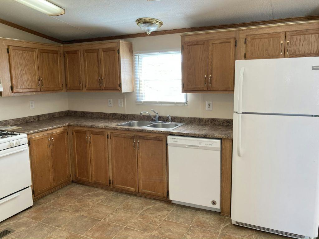 889 Fernwood Dr - Photo 2 of 32