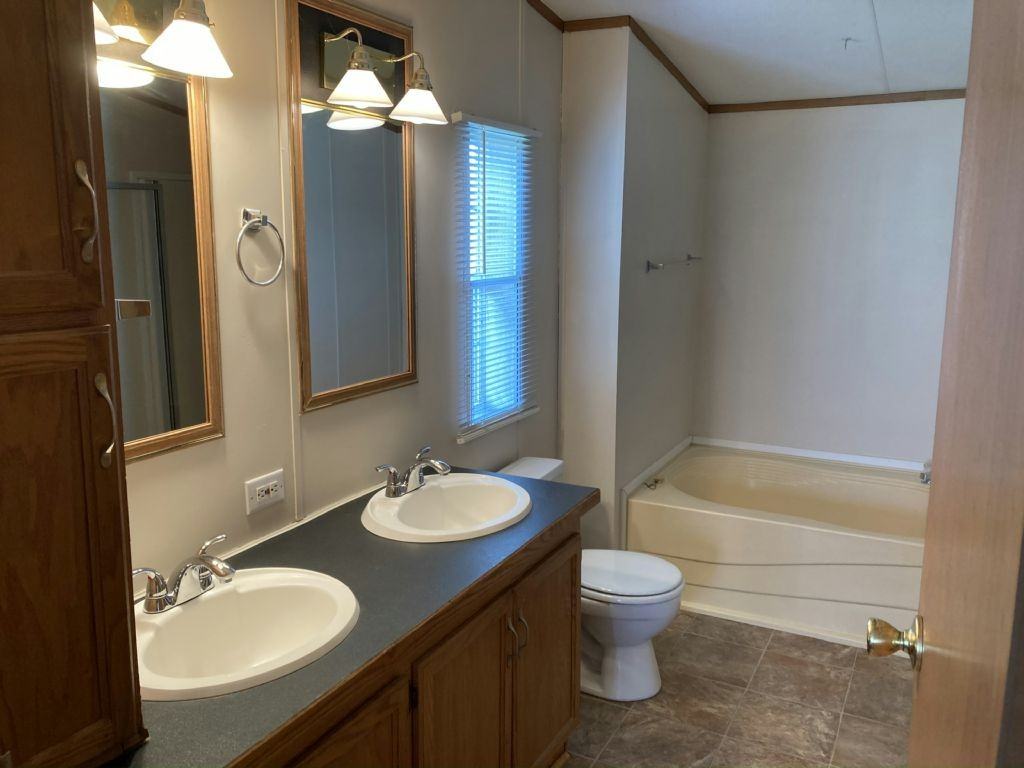 889 Fernwood Dr - Photo 3 of 32