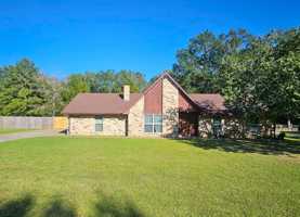 featured image of 171 Old Oak Ln