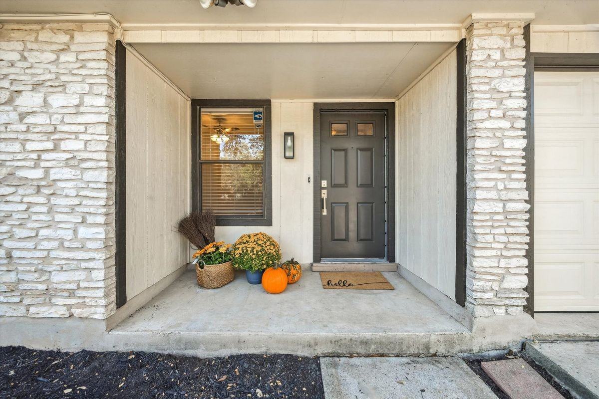 8405 Loralinda Dr - Photo 2 of 15