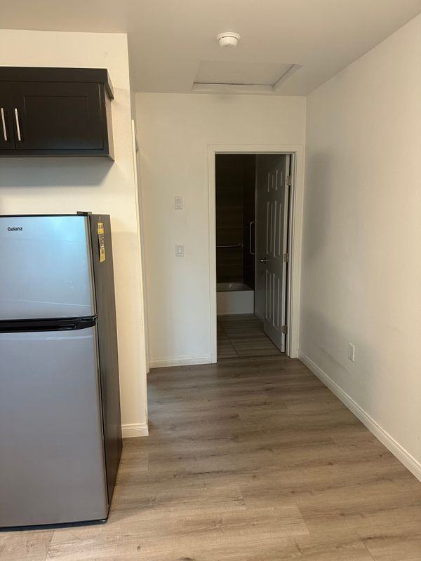 1351 1/4 E 41st Pl - Photo 5 of 9