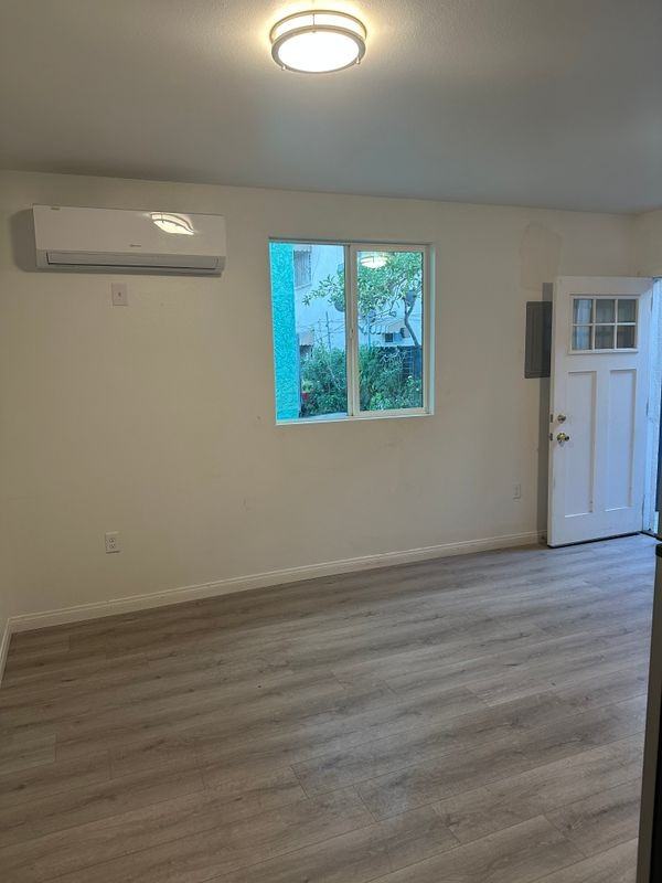 1351 1/4 E 41st Pl - Photo 6 of 9