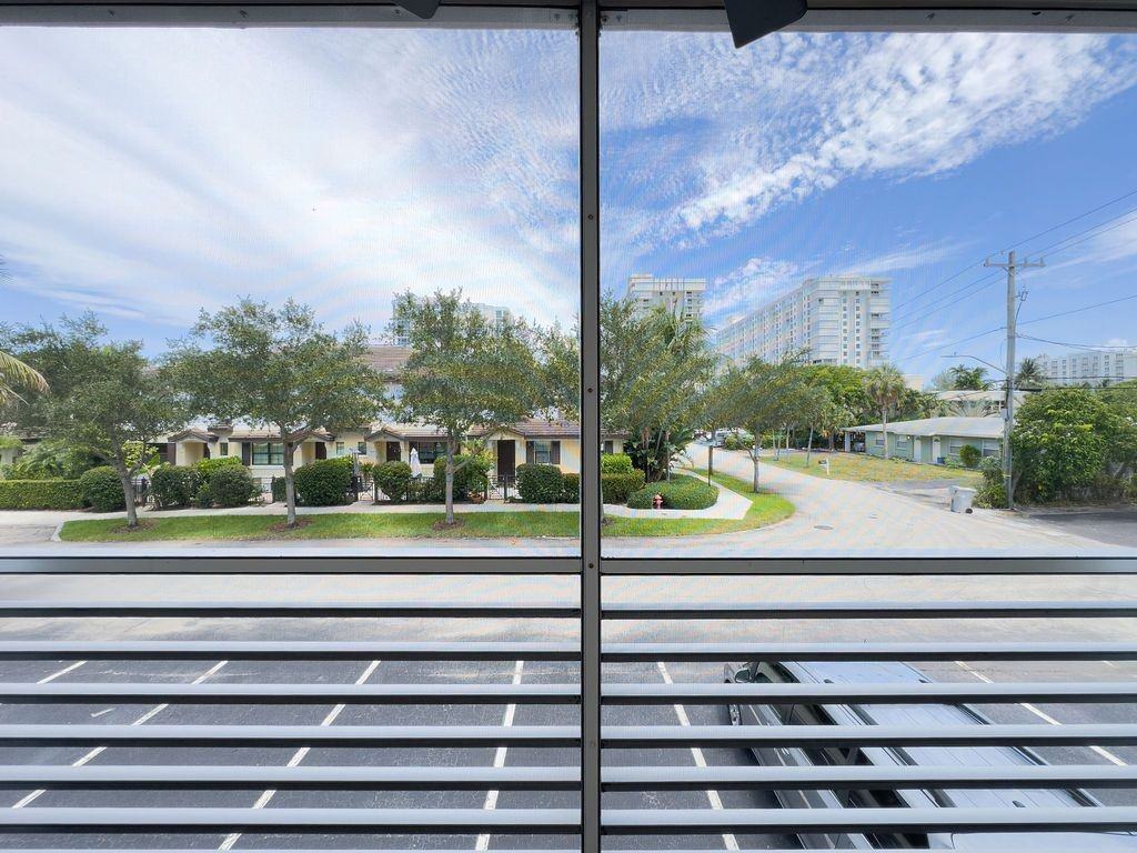 3216 Se 8th St ##202 - Photo 2 of 47