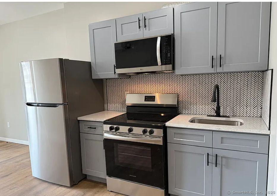 61 Field St ##303