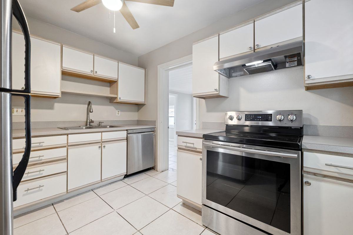 9314 N Ashley St - Photo 2 of 3