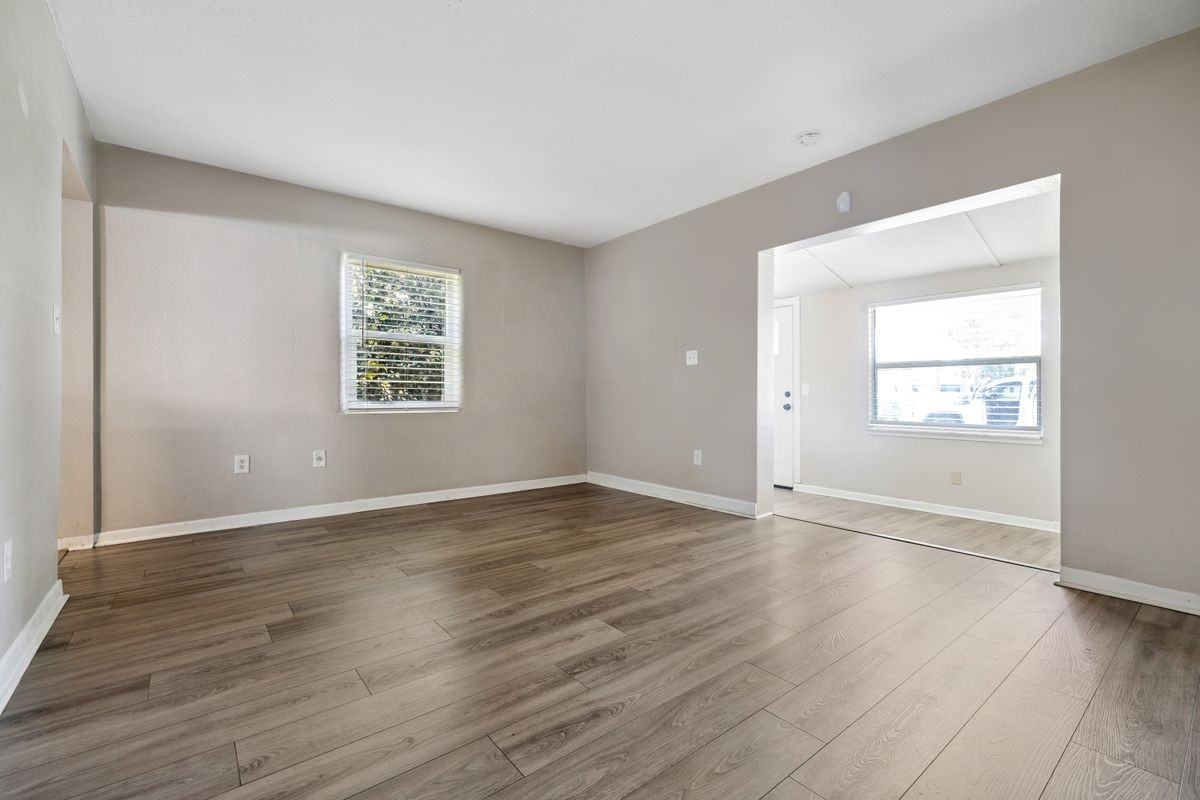 9314 N Ashley St - Photo 3 of 3