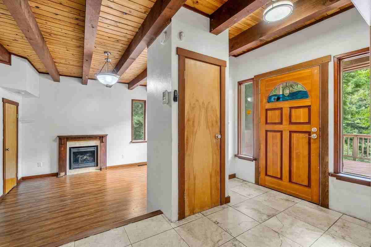 7366 Berta Rd - Photo 3 of 27