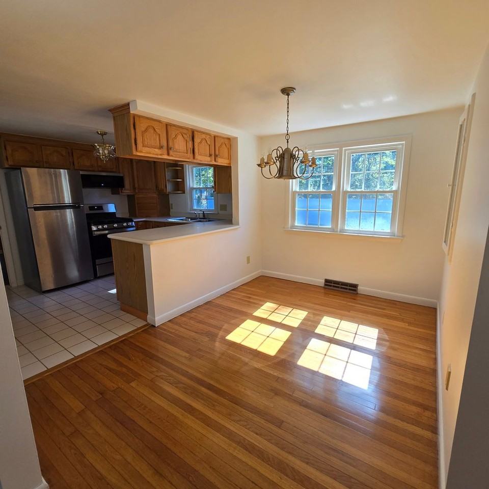 33 Mynelle Dr - Photo 3 of 19