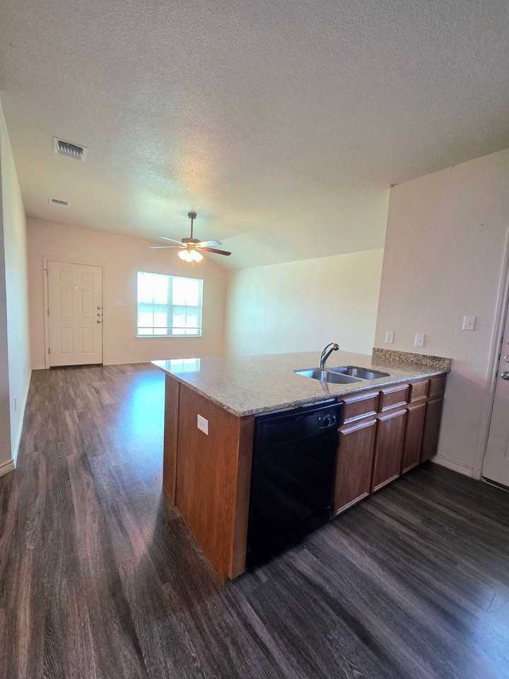 3315 Stonewall Dr #B - Photo 4 of 16