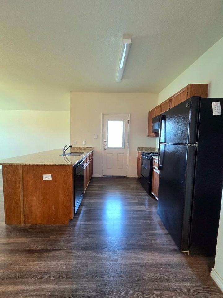 3315 Stonewall Dr #B - Photo 6 of 16