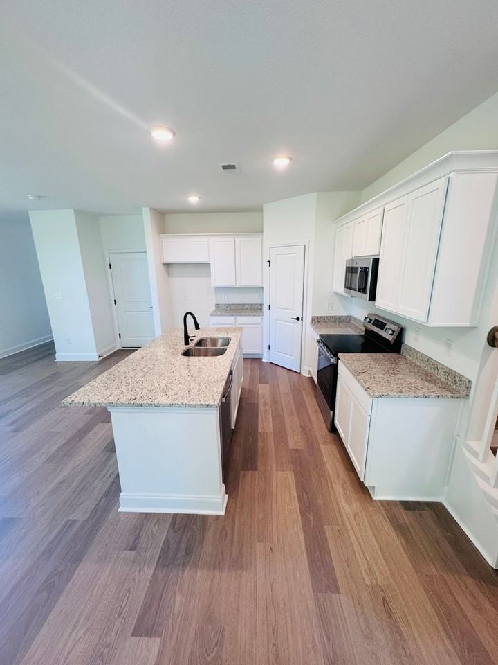 1827 Bennett Village Dr - Photo 4 of 23