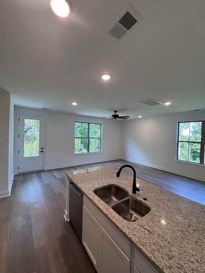 1827 Bennett Village Dr - Photo 7 of 23