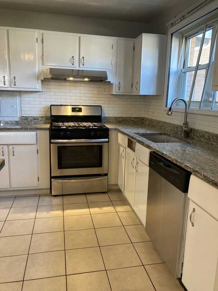 1447 West Touhy - Photo 2 of 25