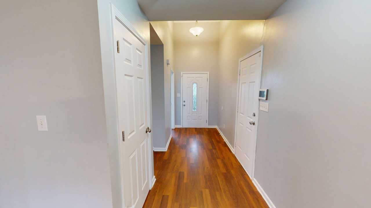 2104 Saint Nicholas Dr - Photo 4 of 32