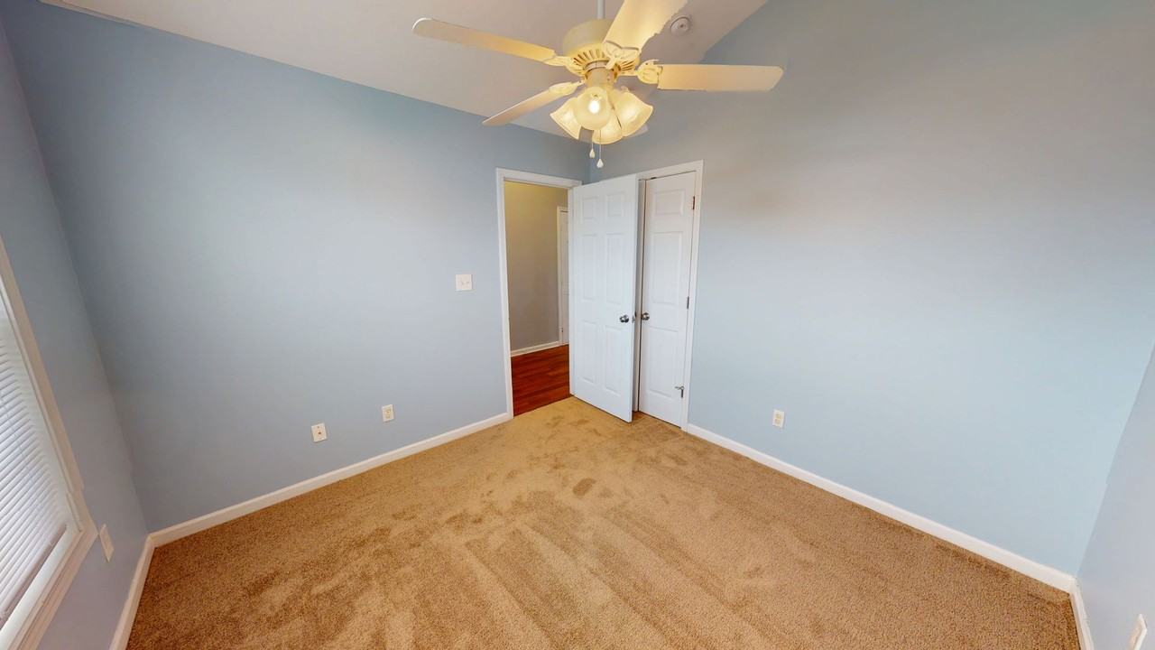 2104 Saint Nicholas Dr - Photo 6 of 32