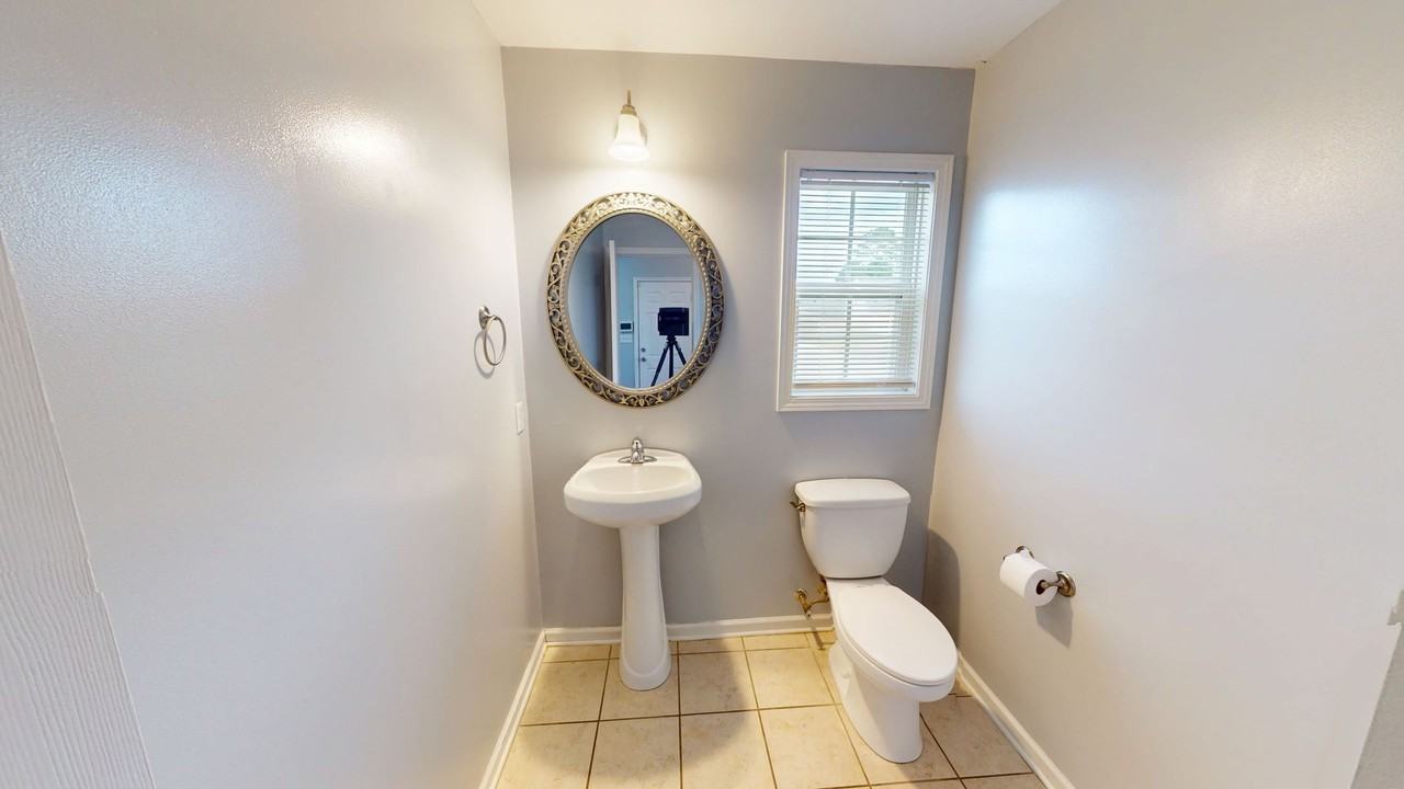 2104 Saint Nicholas Dr - Photo 7 of 32