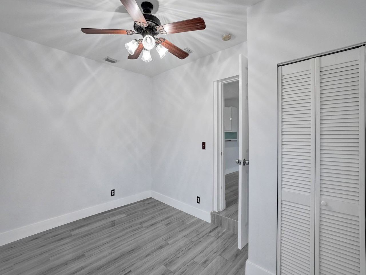 601 Ne 59th Ct - Photo 3 of 48