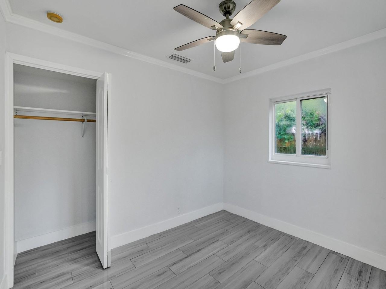 601 Ne 59th Ct - Photo 4 of 48