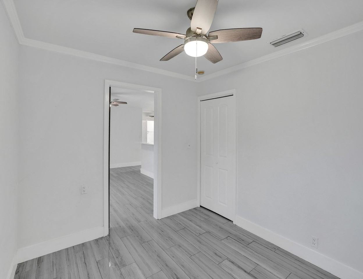 601 Ne 59th Ct - Photo 7 of 48