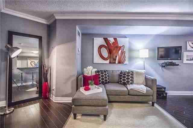 2121 Lake Shore Boulevard West - Photo 2 of 10