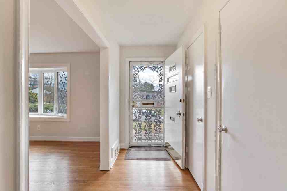 404 Burnt Mills Ave - Photo 2 of 29