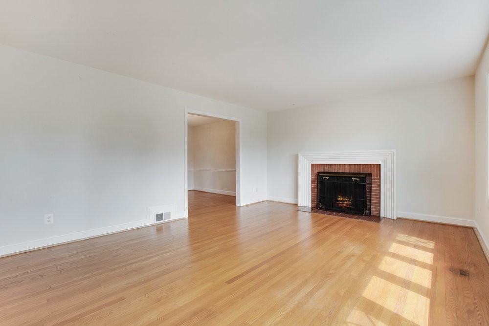 404 Burnt Mills Ave - Photo 3 of 29