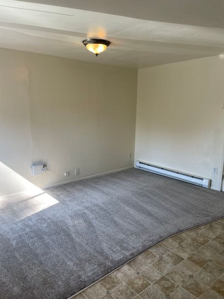 2412 1/2 Everett Ave - Photo 3 of 24