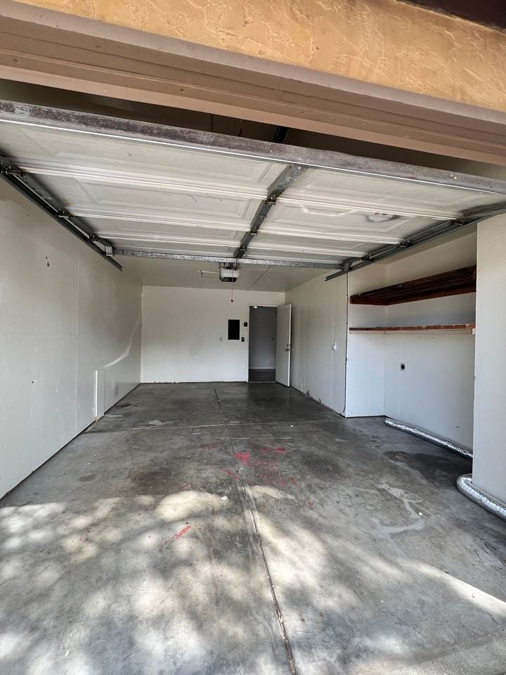 1160/1162 Lisa Court - Photo 4 of 14