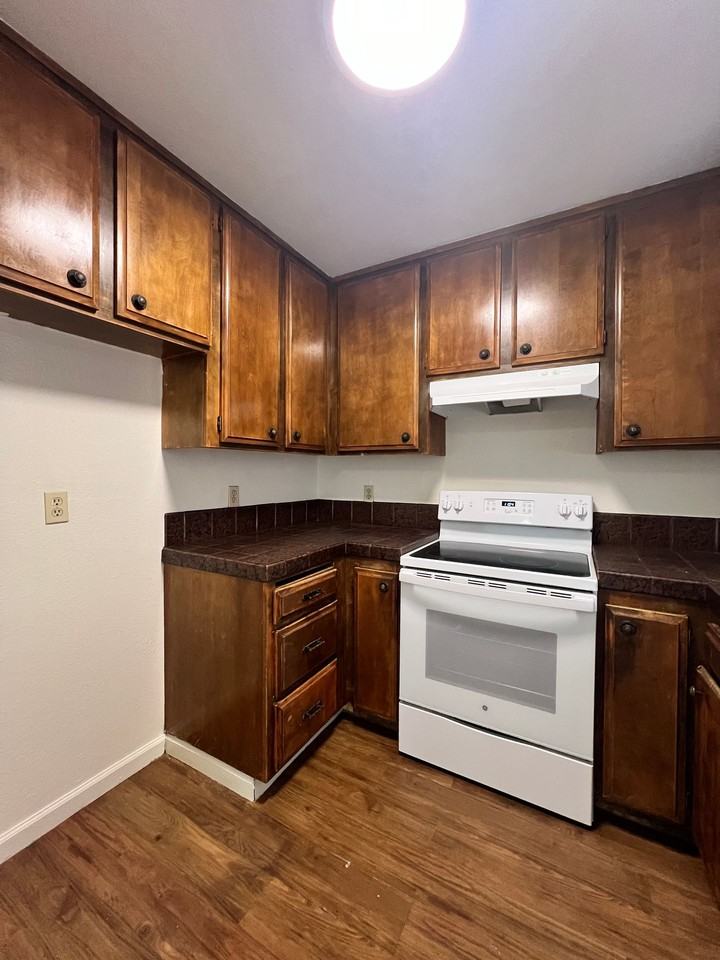 1160/1162 Lisa Court - Photo 6 of 14