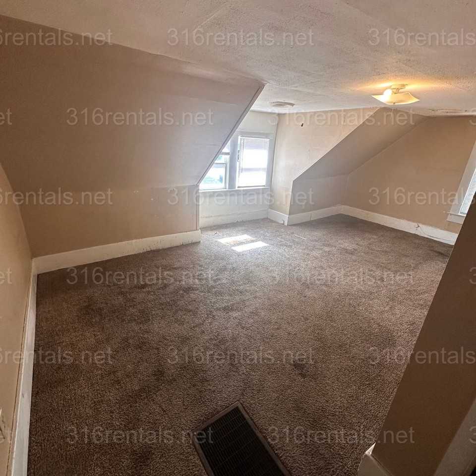 1446 S Water St #C - Photo 2 of 10