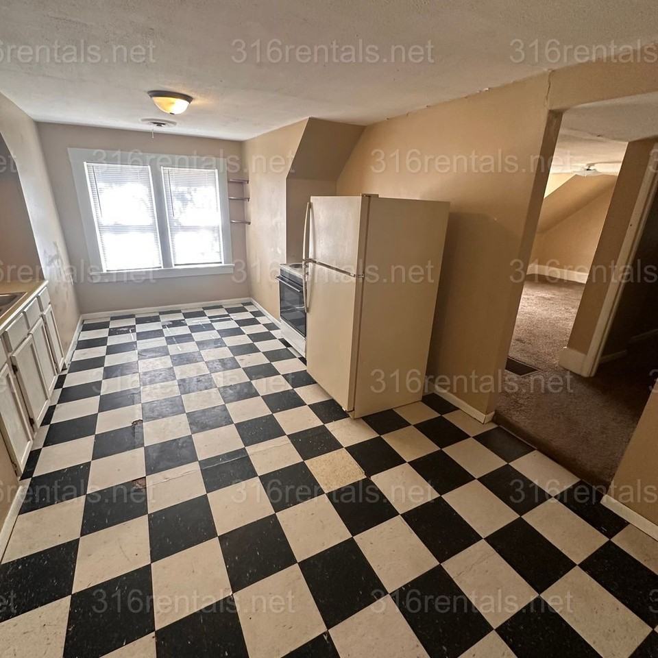 1446 S Water St #C - Photo 4 of 10