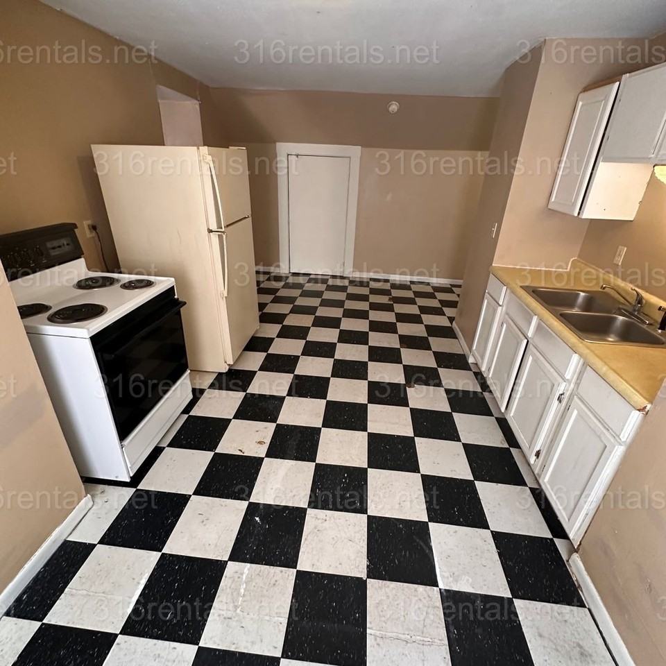 1446 S Water St #C - Photo 5 of 10