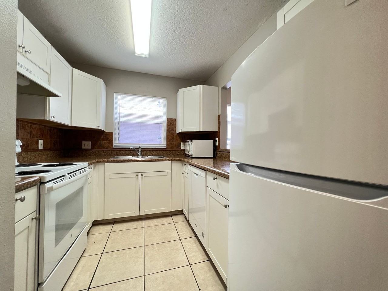 1143 Fremont Park Avenue - Photo 2 of 17