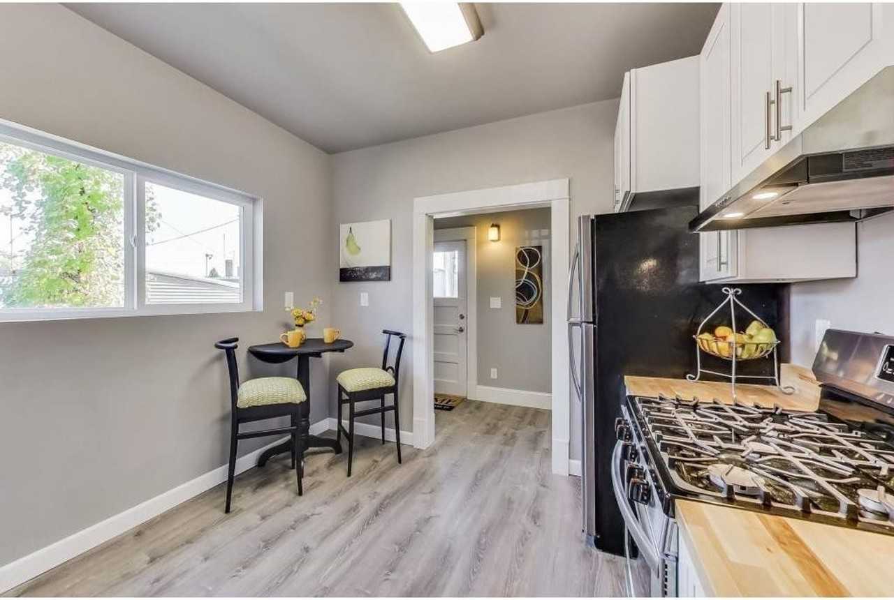 1594 Van Buren Ave - Photo 5 of 16