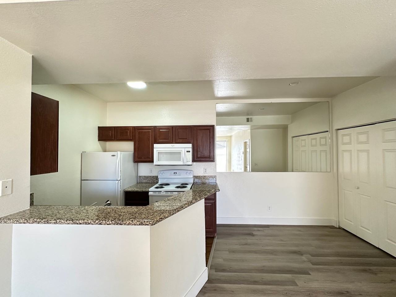 5142 S Jones Blvd - Photo 5 of 13