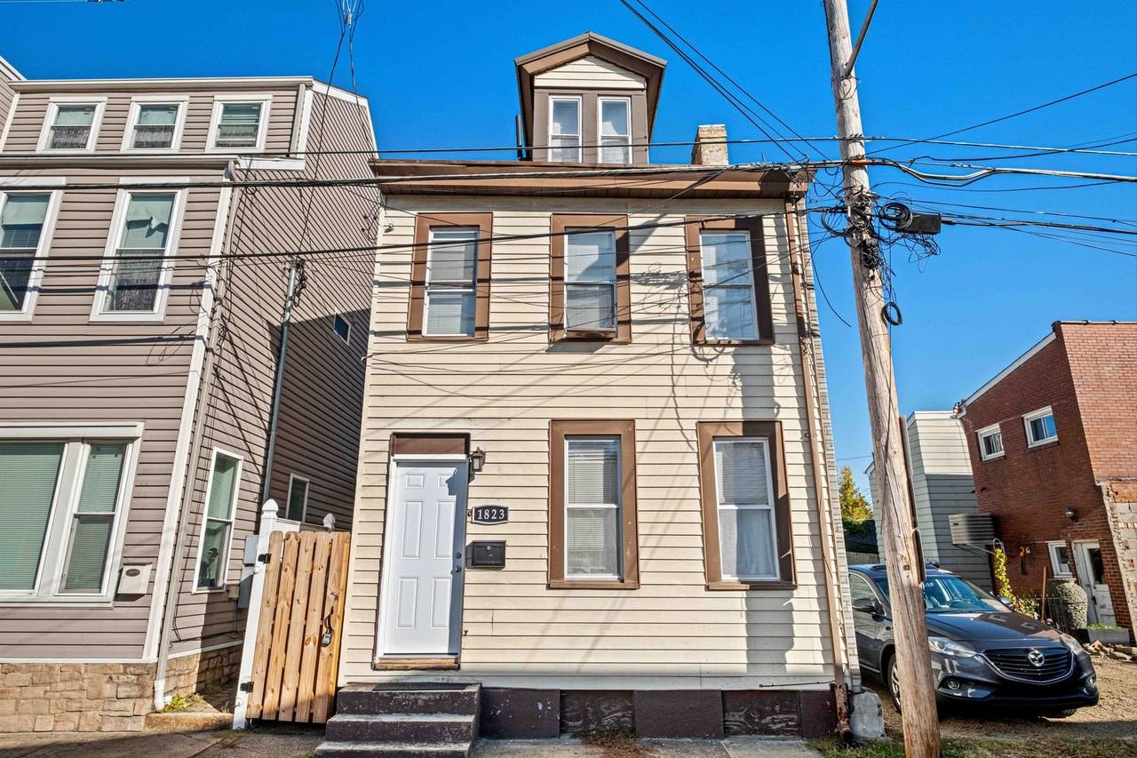 1823 Larkins Way - Photo 2 of 18