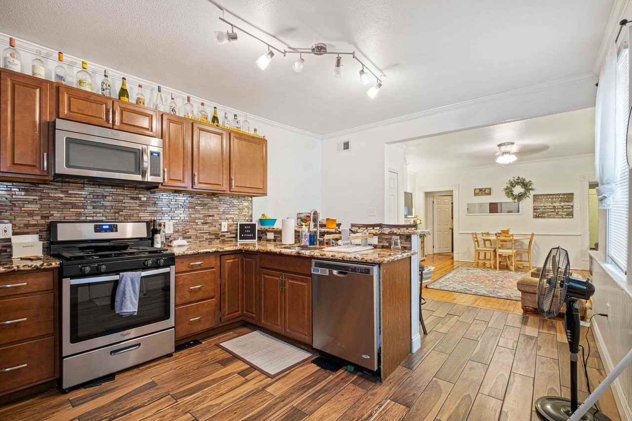 1823 Larkins Way - Photo 3 of 18