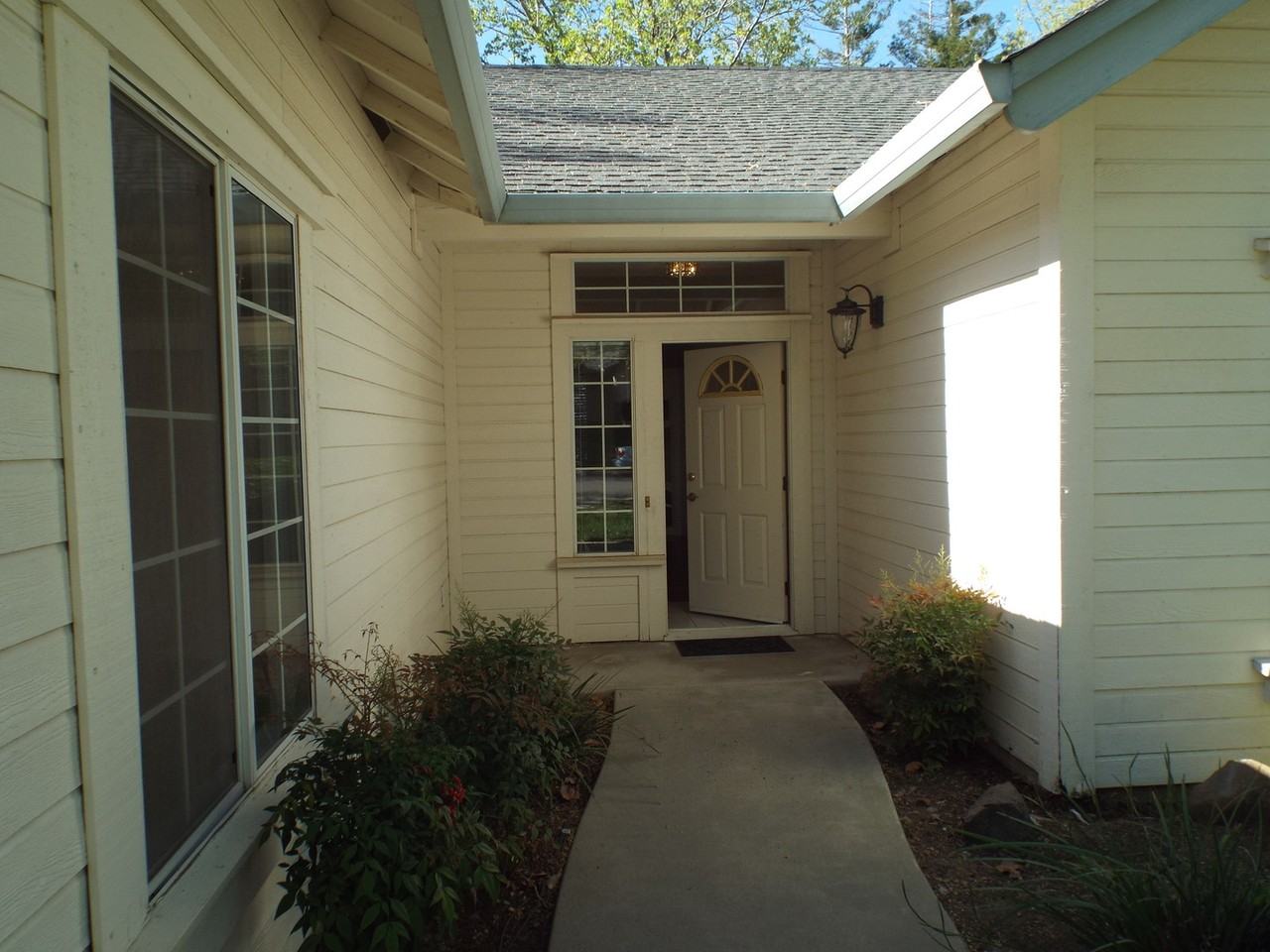 458 Palisades Dr - Photo 2 of 22