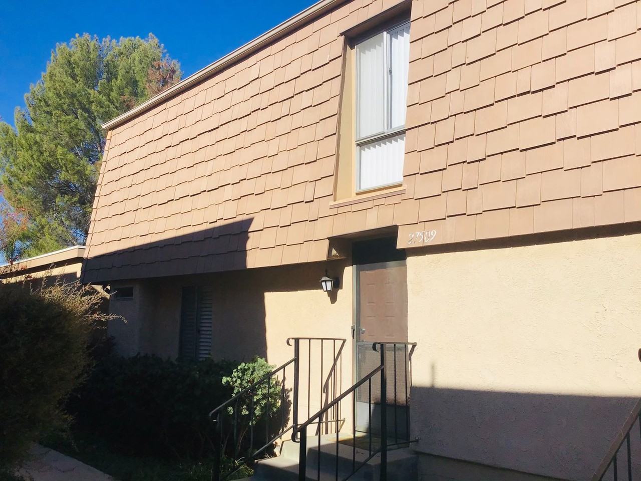 27509 Endeavor St - Photo 2 of 17