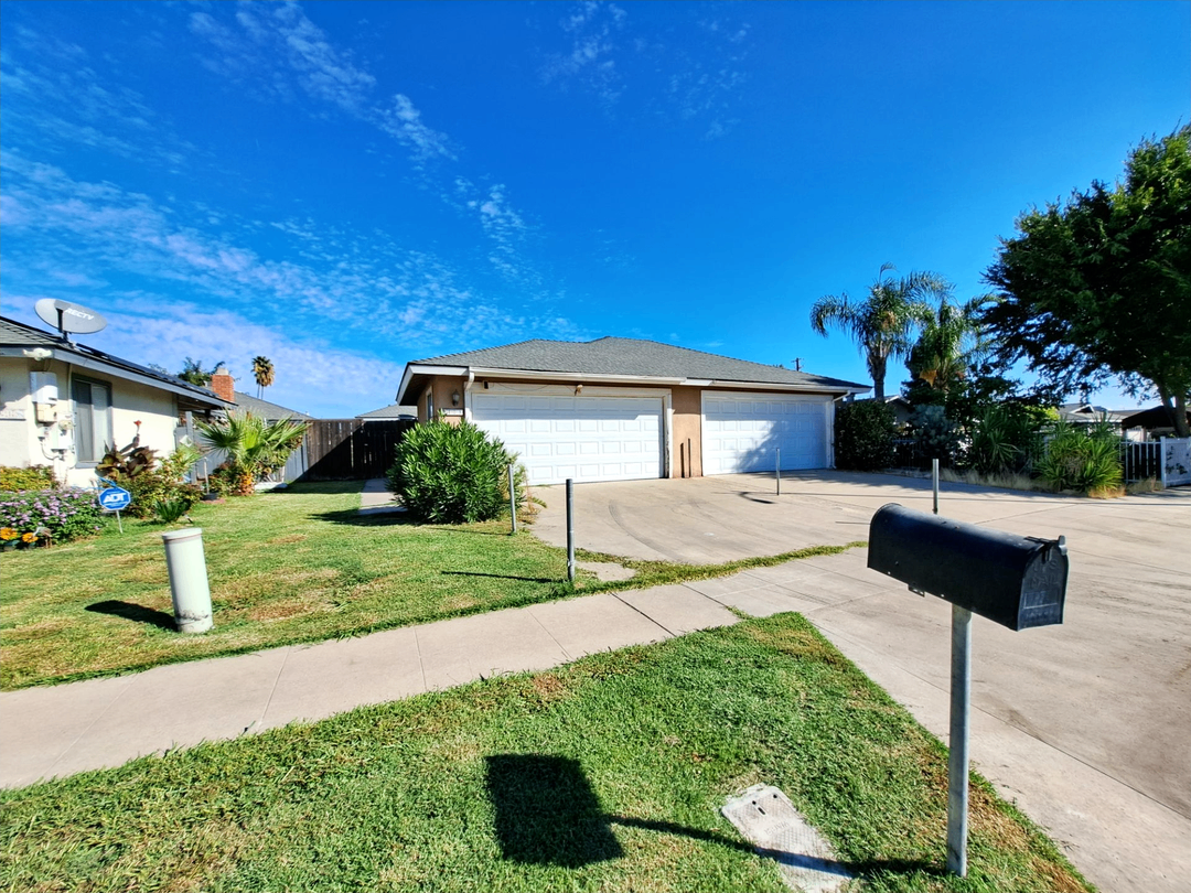 2408 W Home Ave - Photo 3 of 22