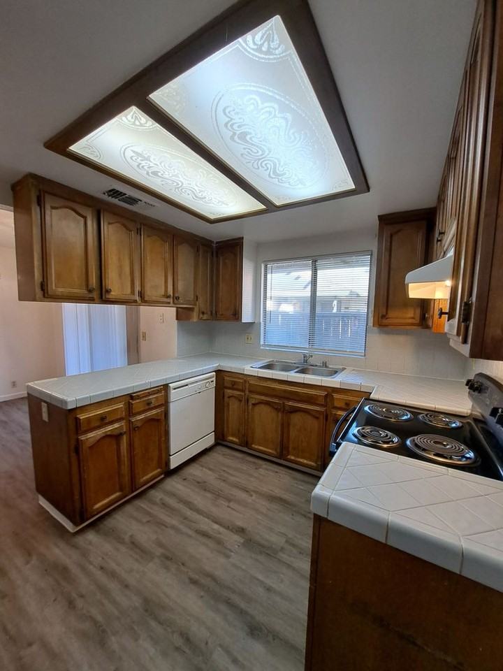 2408 W Home Ave - Photo 6 of 22