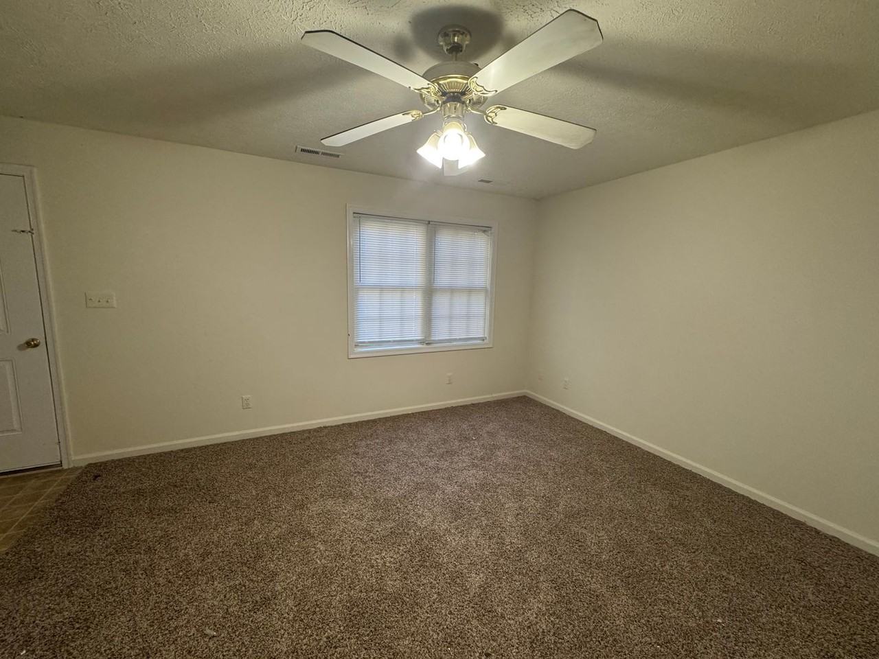 906 Grand Arbre Dr - Photo 2 of 10