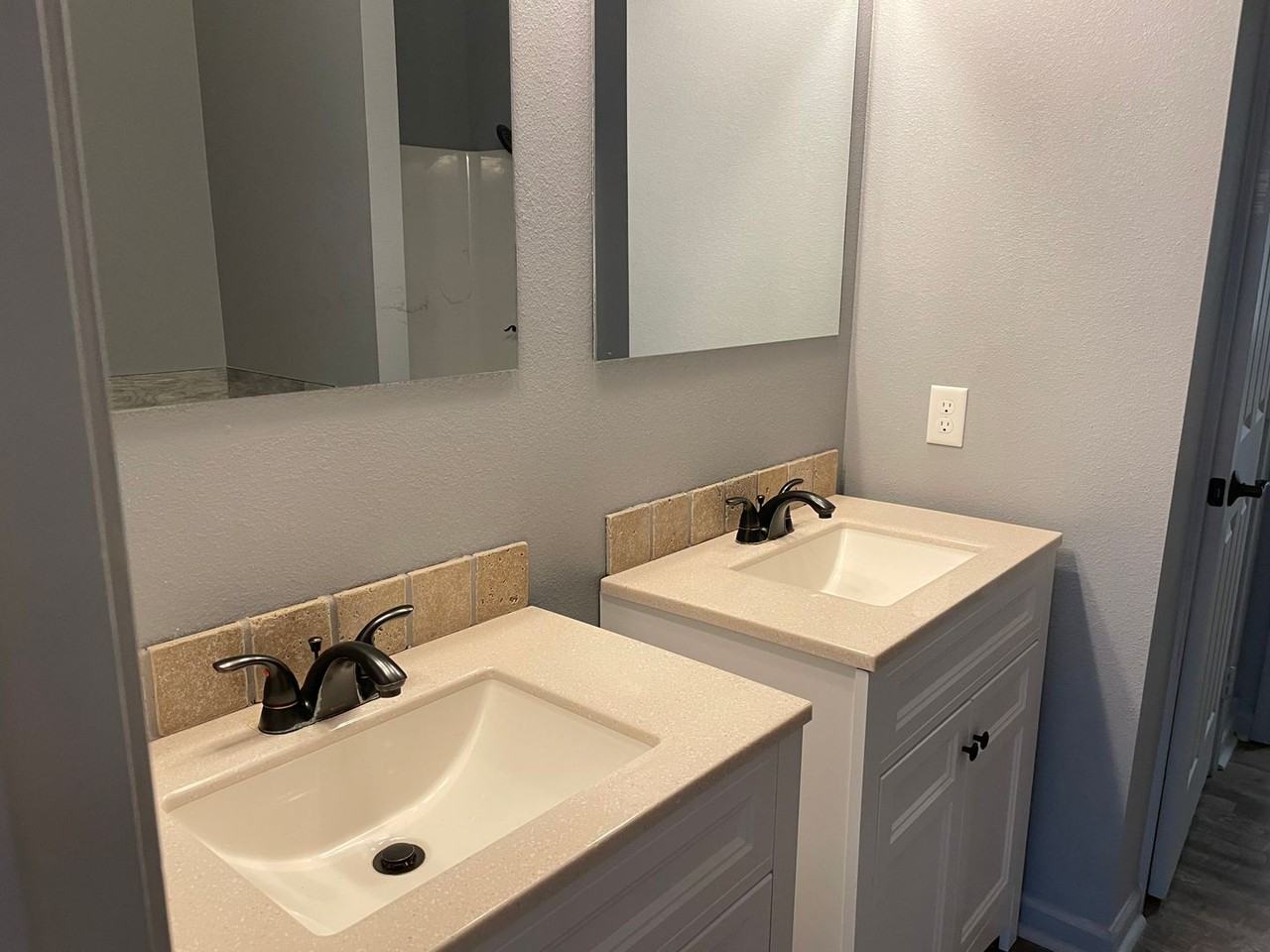 1309 Frankie Ln - Photo 2 of 15