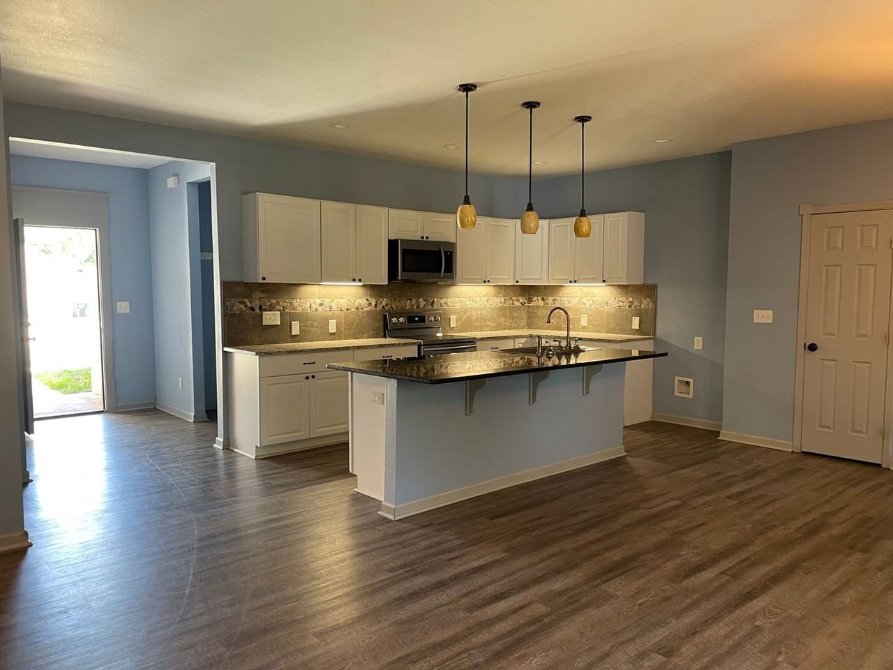 1309 Frankie Ln - Photo 7 of 15